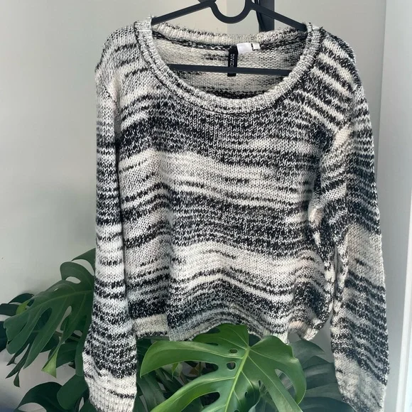 H&M Sweater - Picture 1 of 4